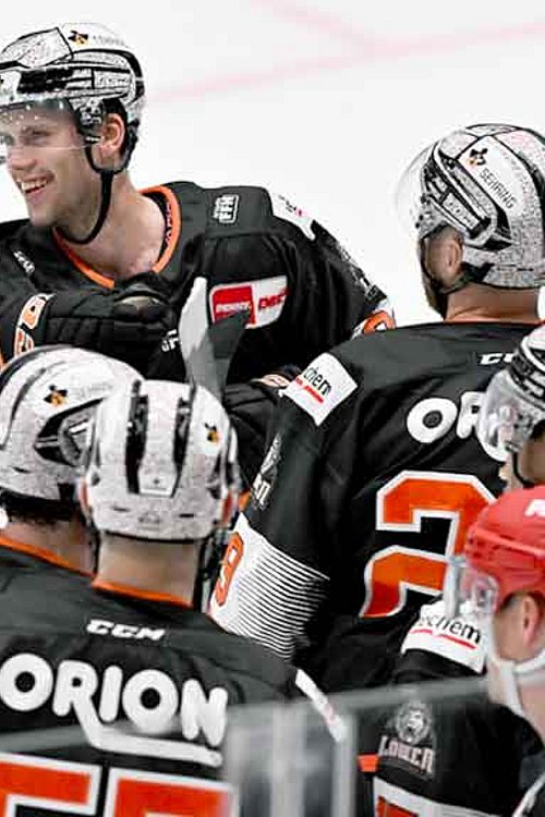 Löwen bezwingen Iserlohn Roosters